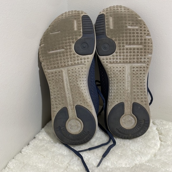 Girls 4.5Y Under Armour Sneakers USED - Picture 4 of 5